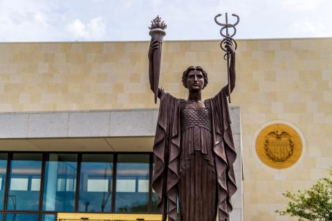 A statue outside the Kansas City federal reserve bank