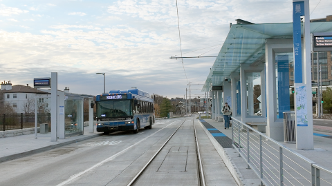RideKC bus at Plaza streetcar stop